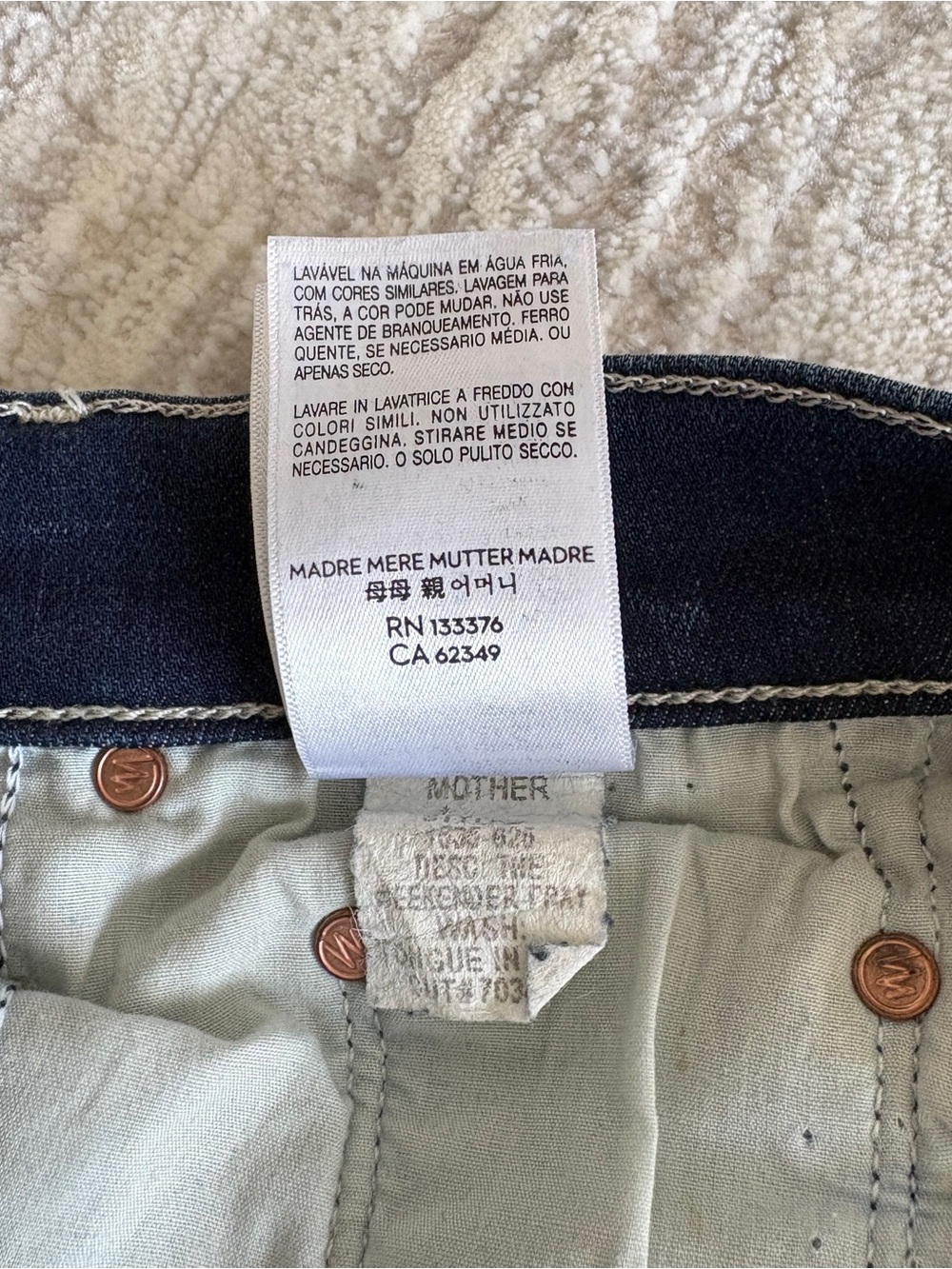 MOTHER The Weekender Fray Jeans Size 28 Tongue in Chic Wash - Picture 10 of 13